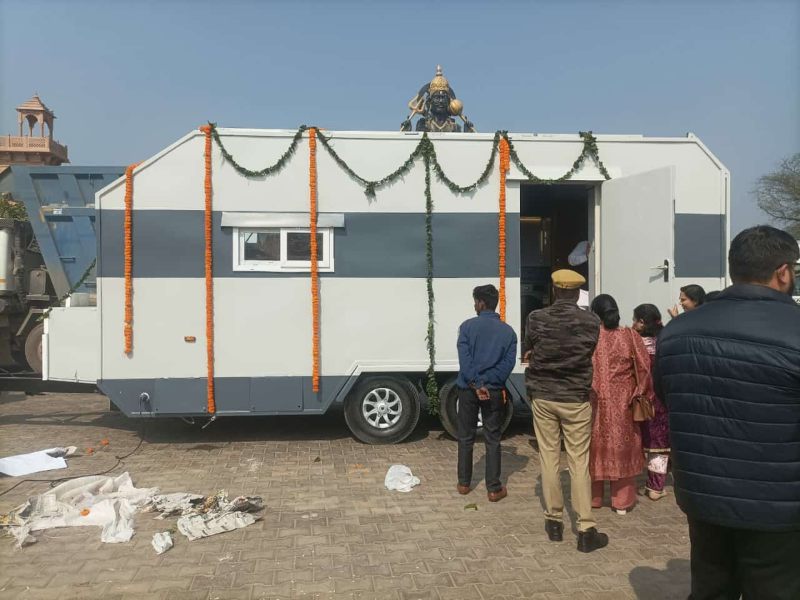 caravan-with-vacuum-toilet