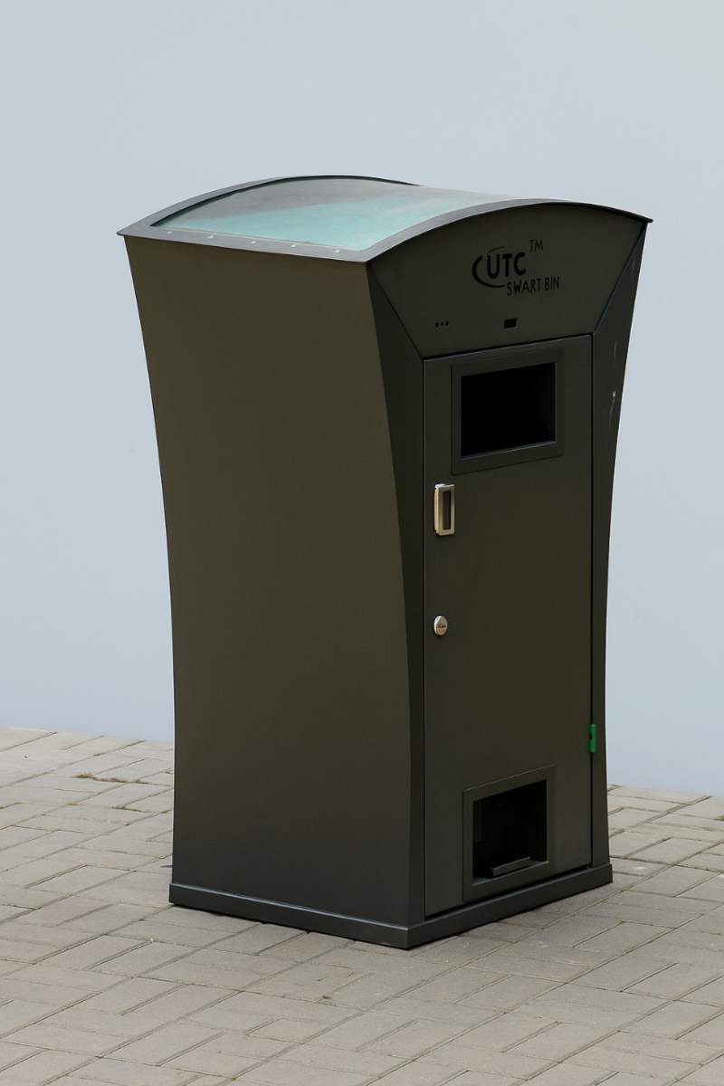 solar-powered-dust-bin